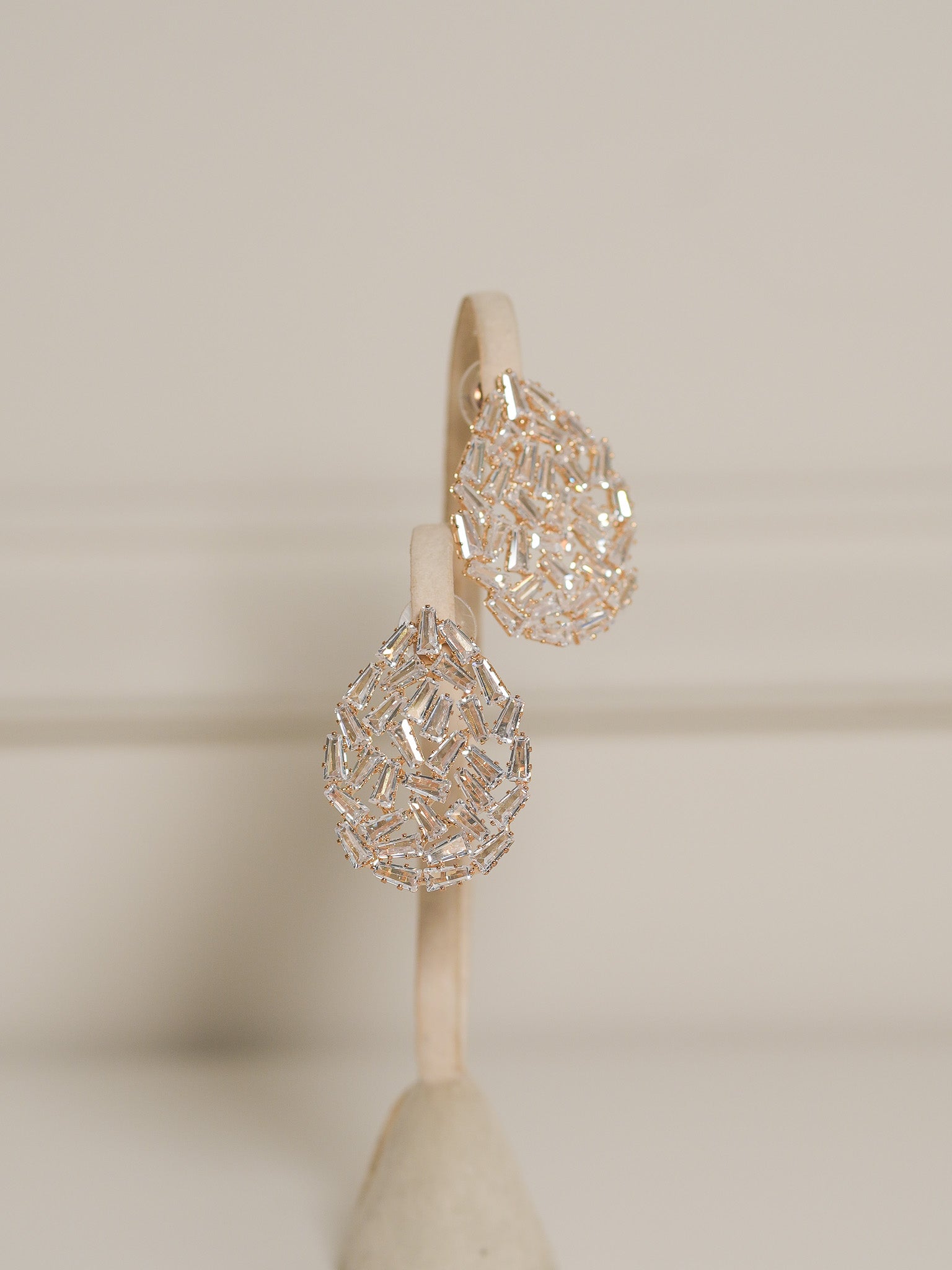 Aretes Gota Cristales - Dorado