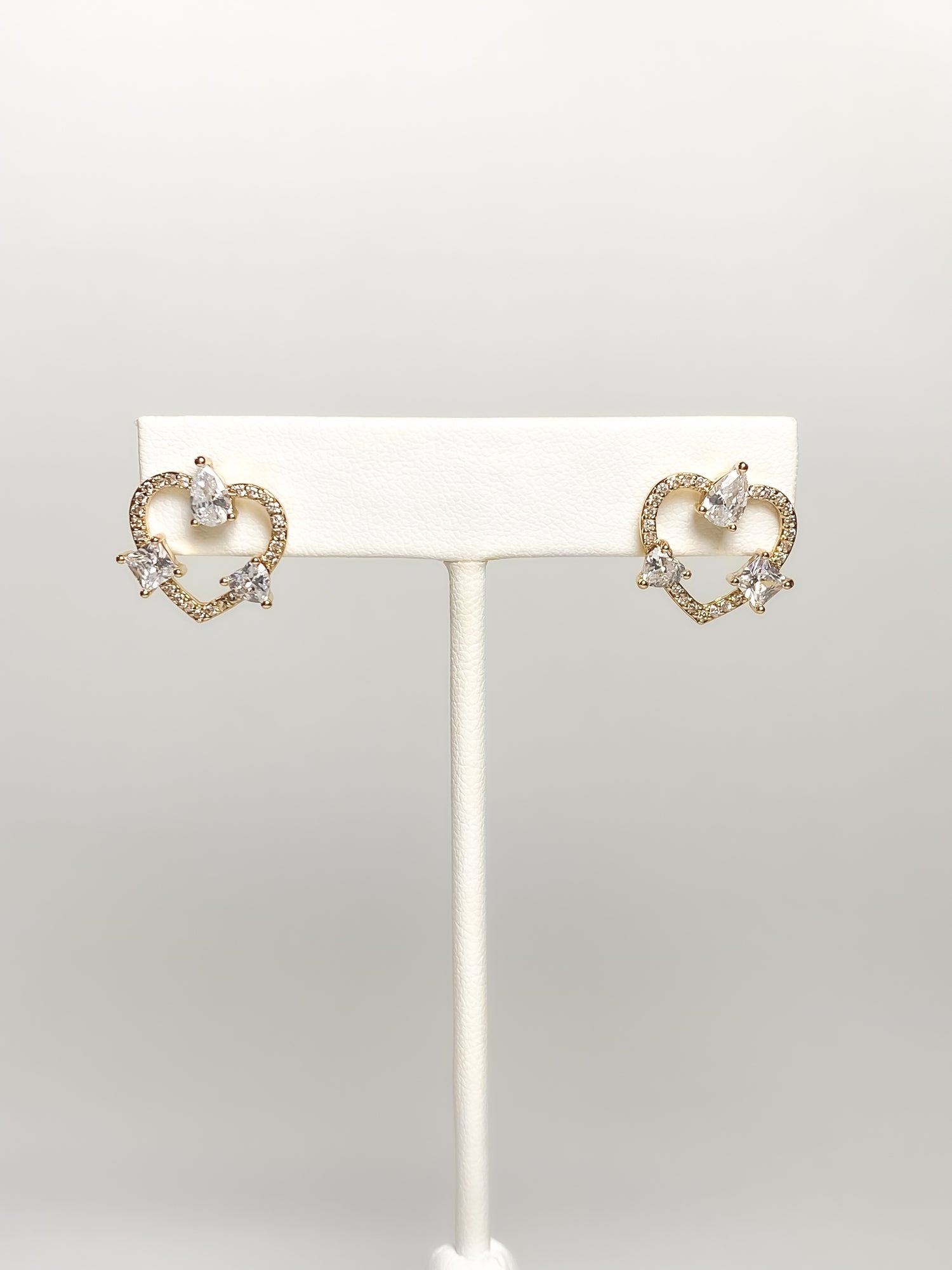 Aretes Corazón y 3 Zirconias