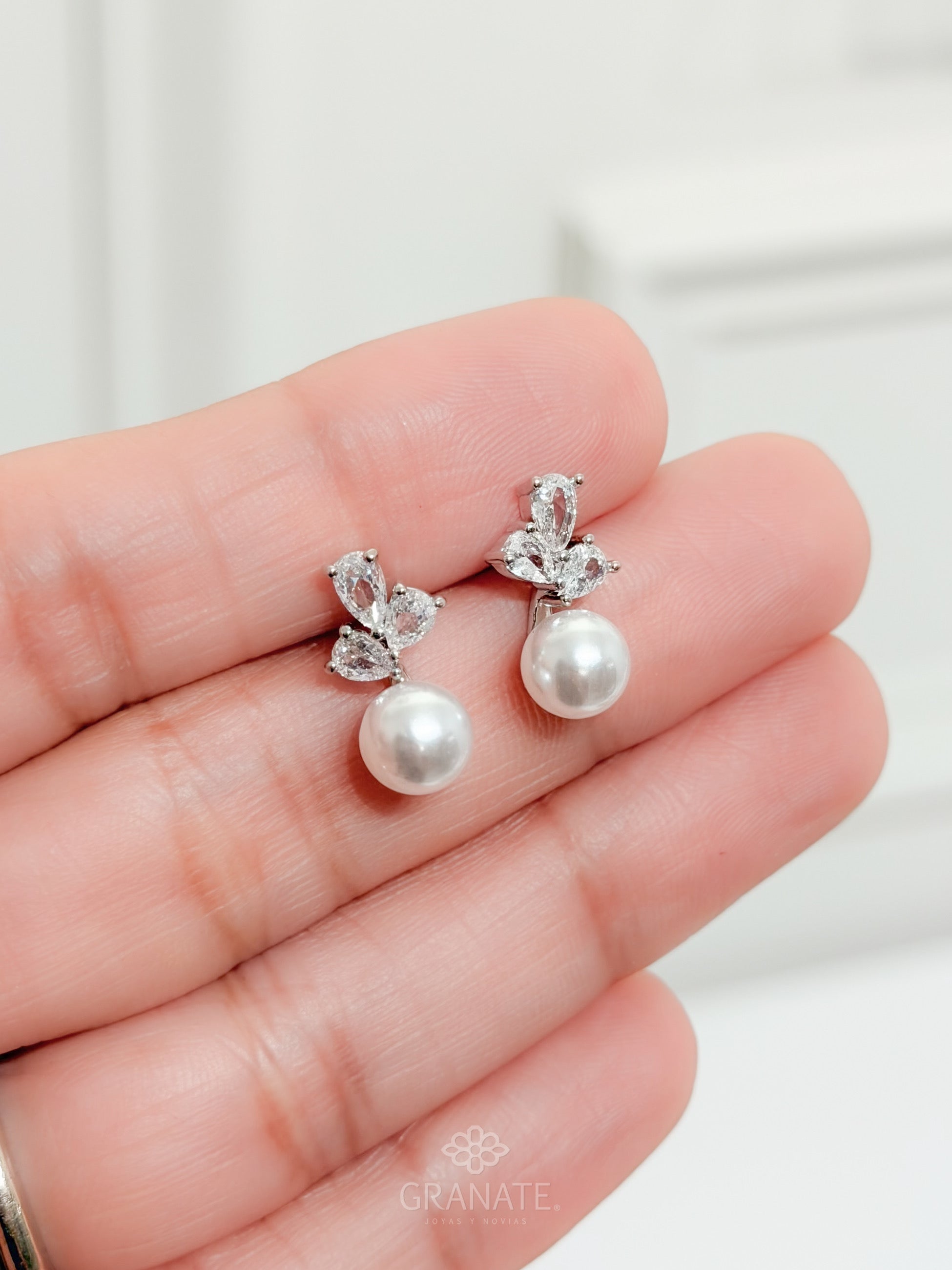 Aretes Hojitas y Perla