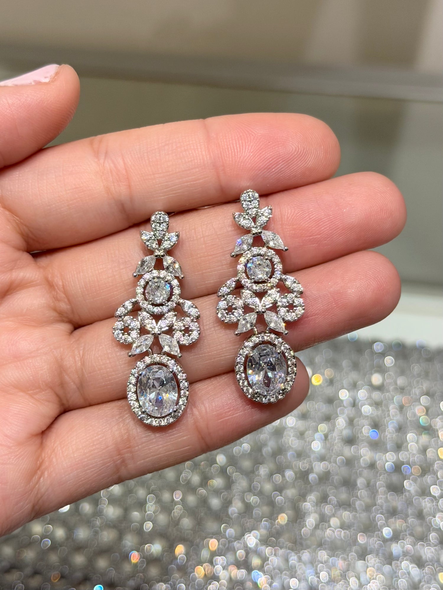 Aretes Oval Halo y Marquises