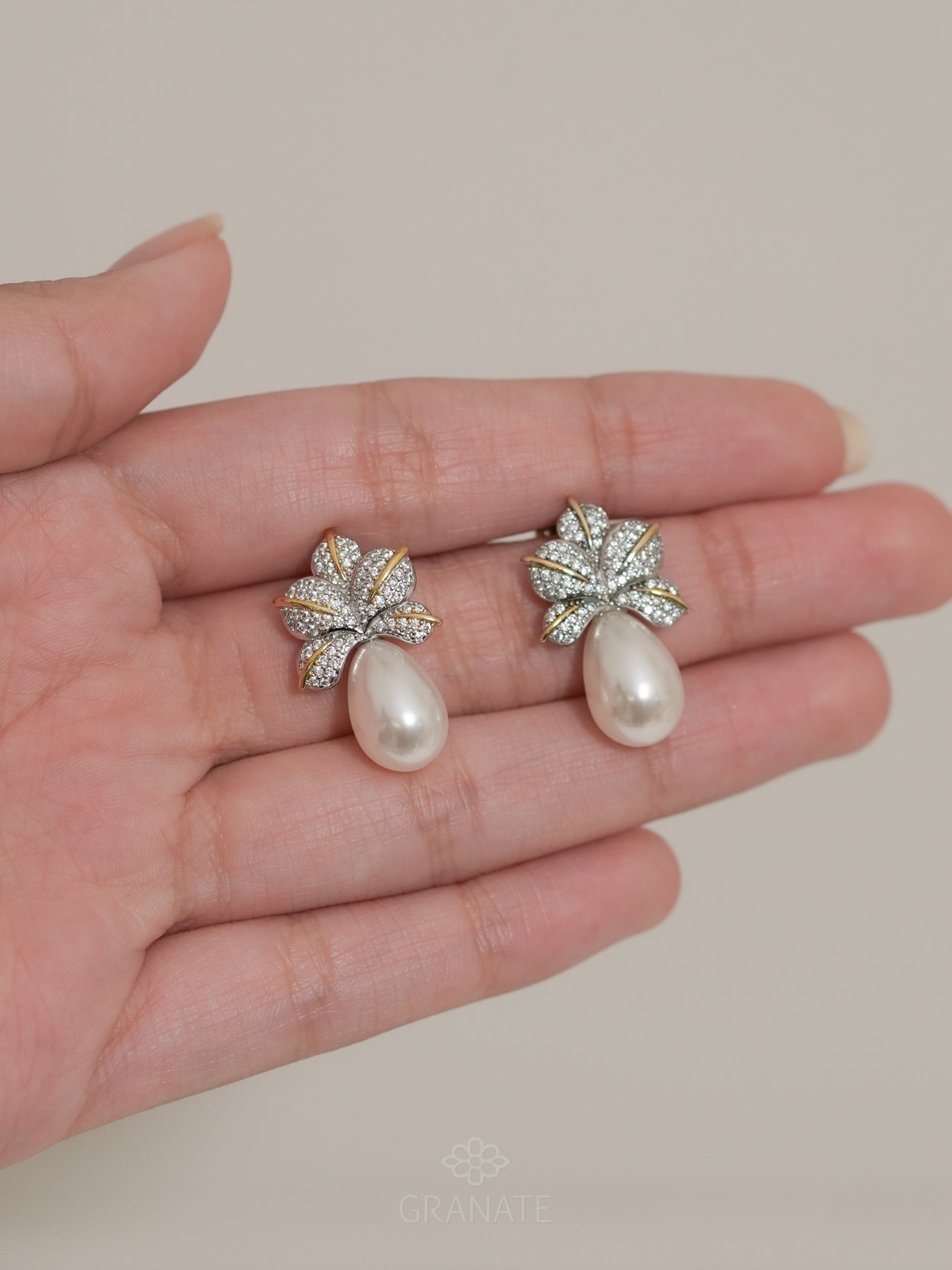 Aretes Hojas Perla Gota