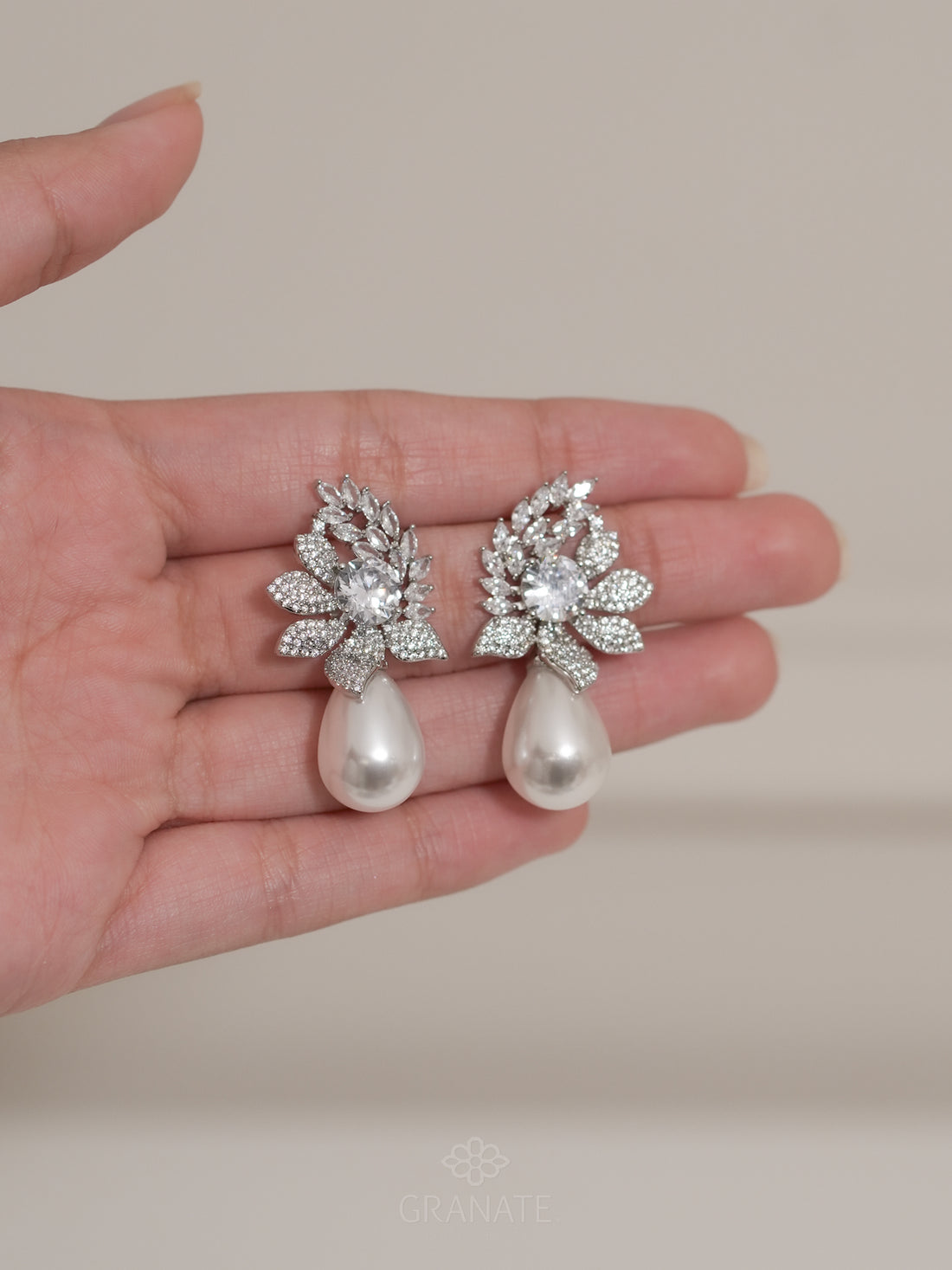 Aretes Flor Perla Gota