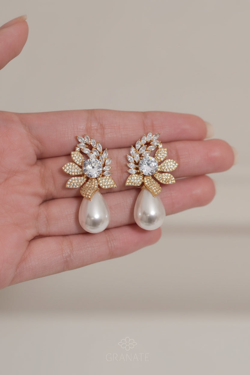 Aretes Flor Perla Gota - Dorado