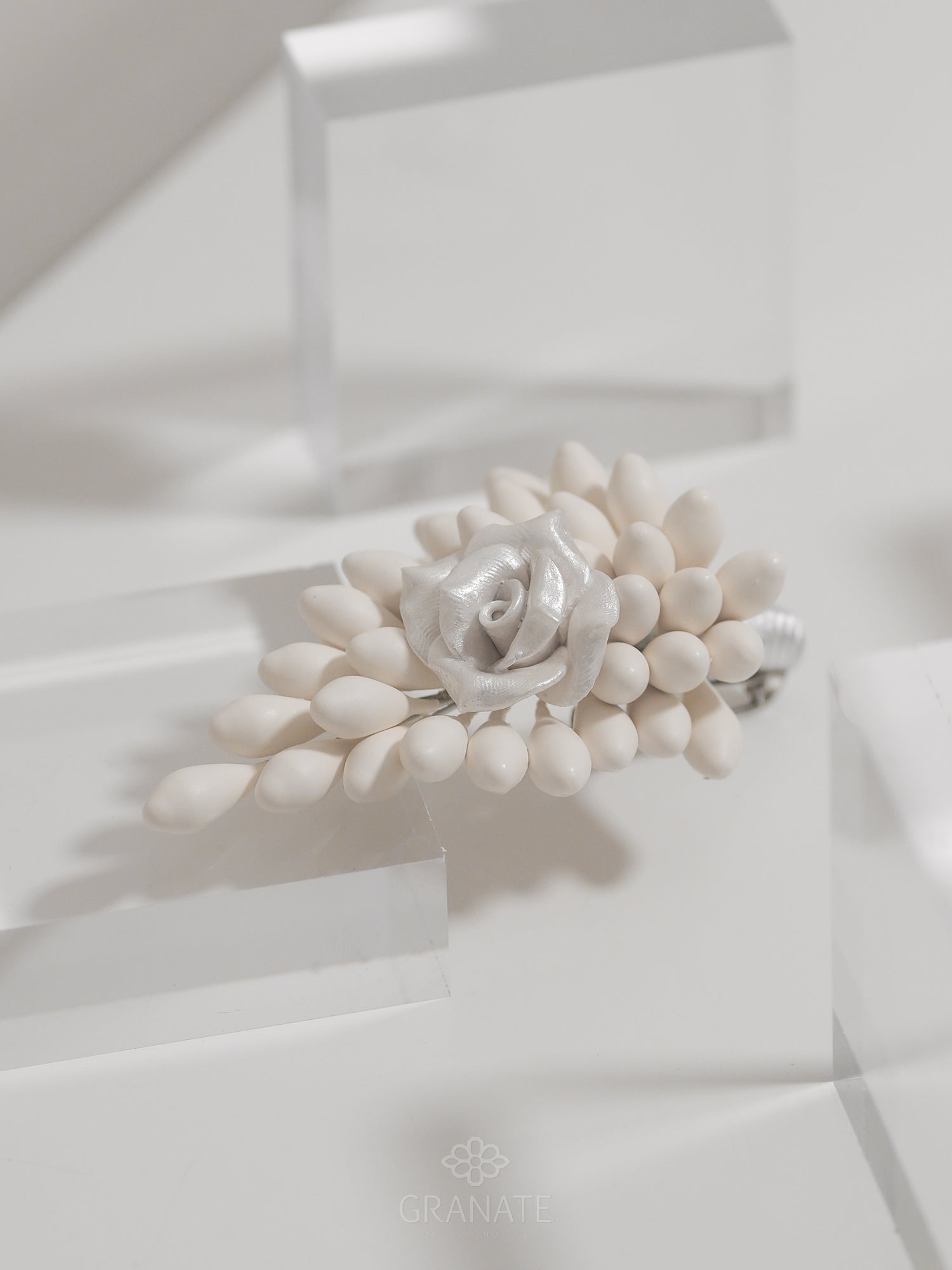 Boutonniere Rosa Blanca