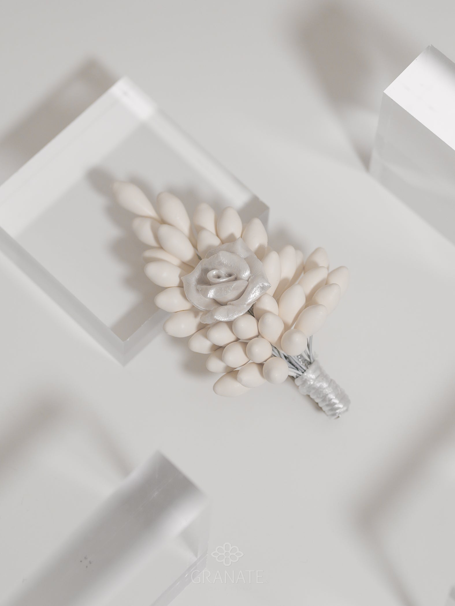 Boutonniere Rosa Blanca