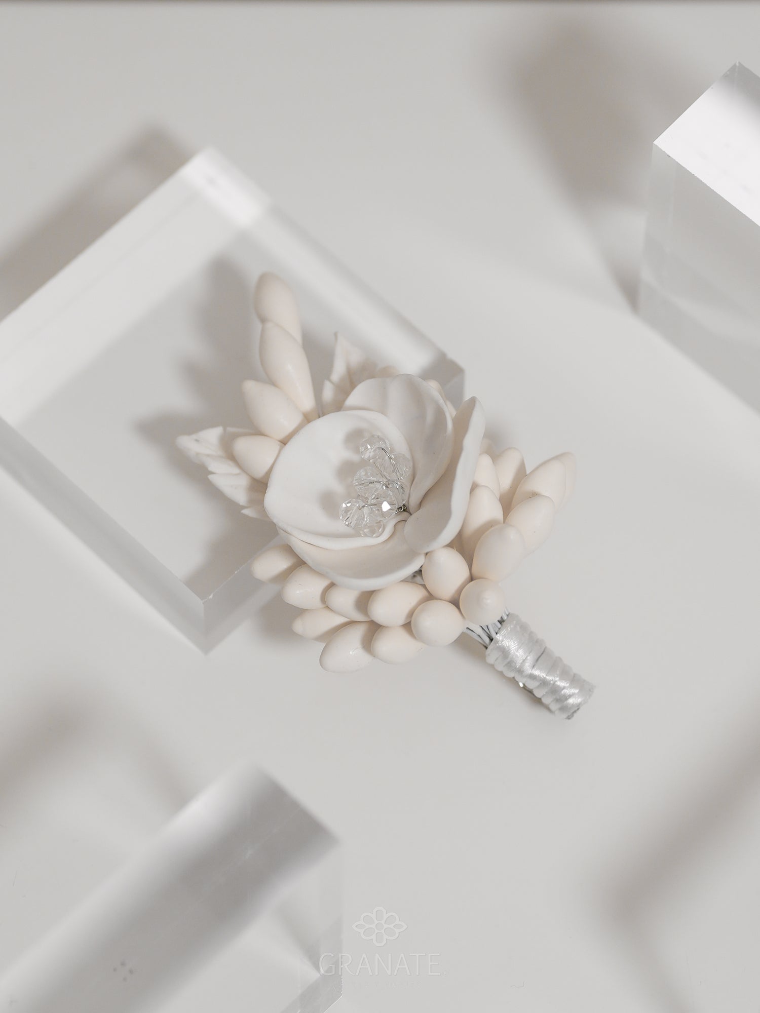 Boutonniere Sally Holmes