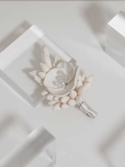 Boutonniere Sally Holmes