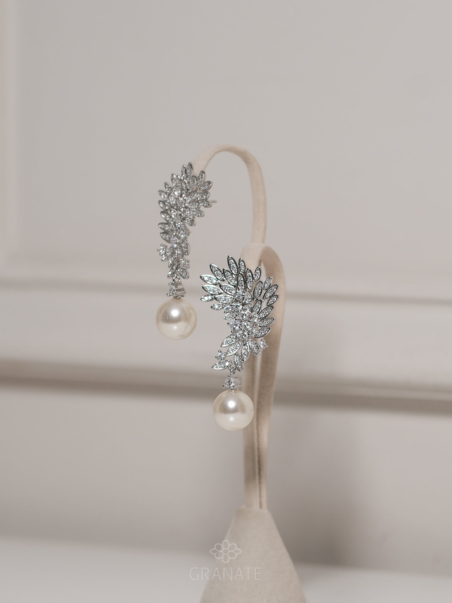 Aretes Hojas y Perla