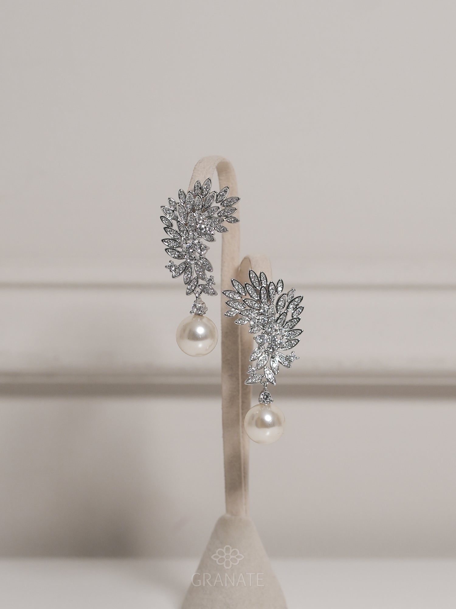 Aretes Hojas y Perla
