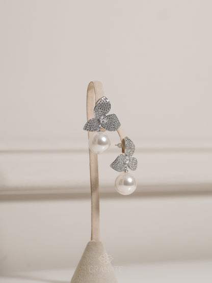 Aretes Flor 3 Pétalos Perla