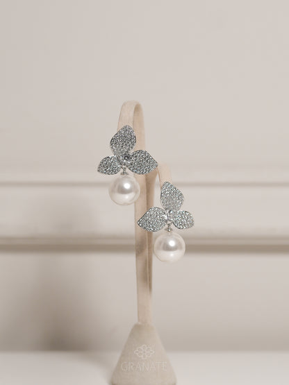 Aretes Flor 3 Pétalos Perla