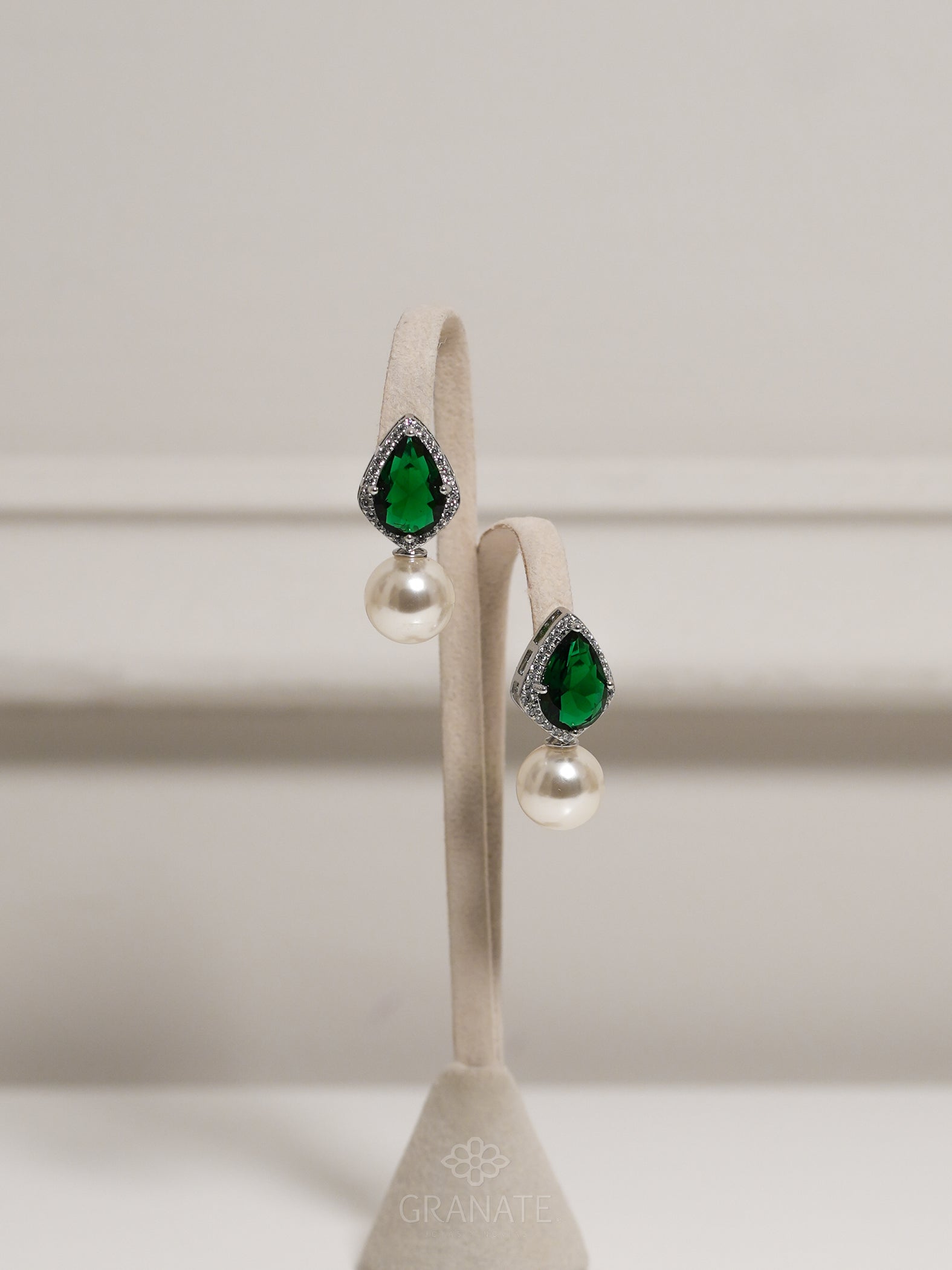 Aretes Gota Verde y Perla