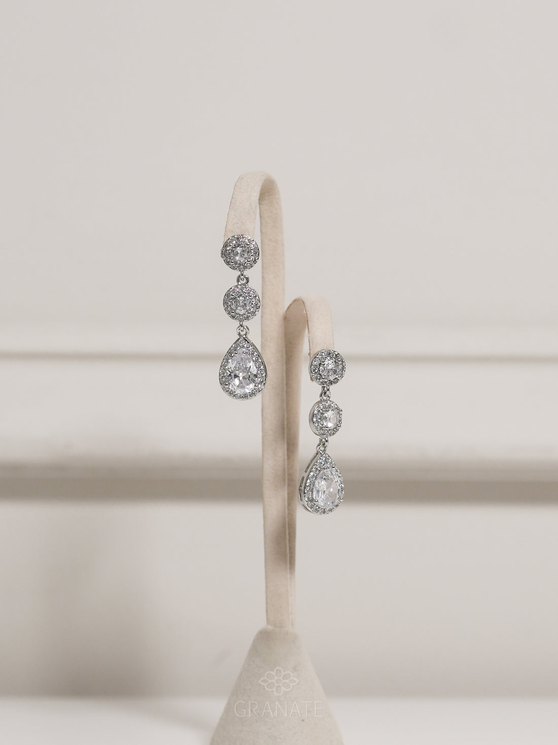 Aretes Solitarios y Gota Halo