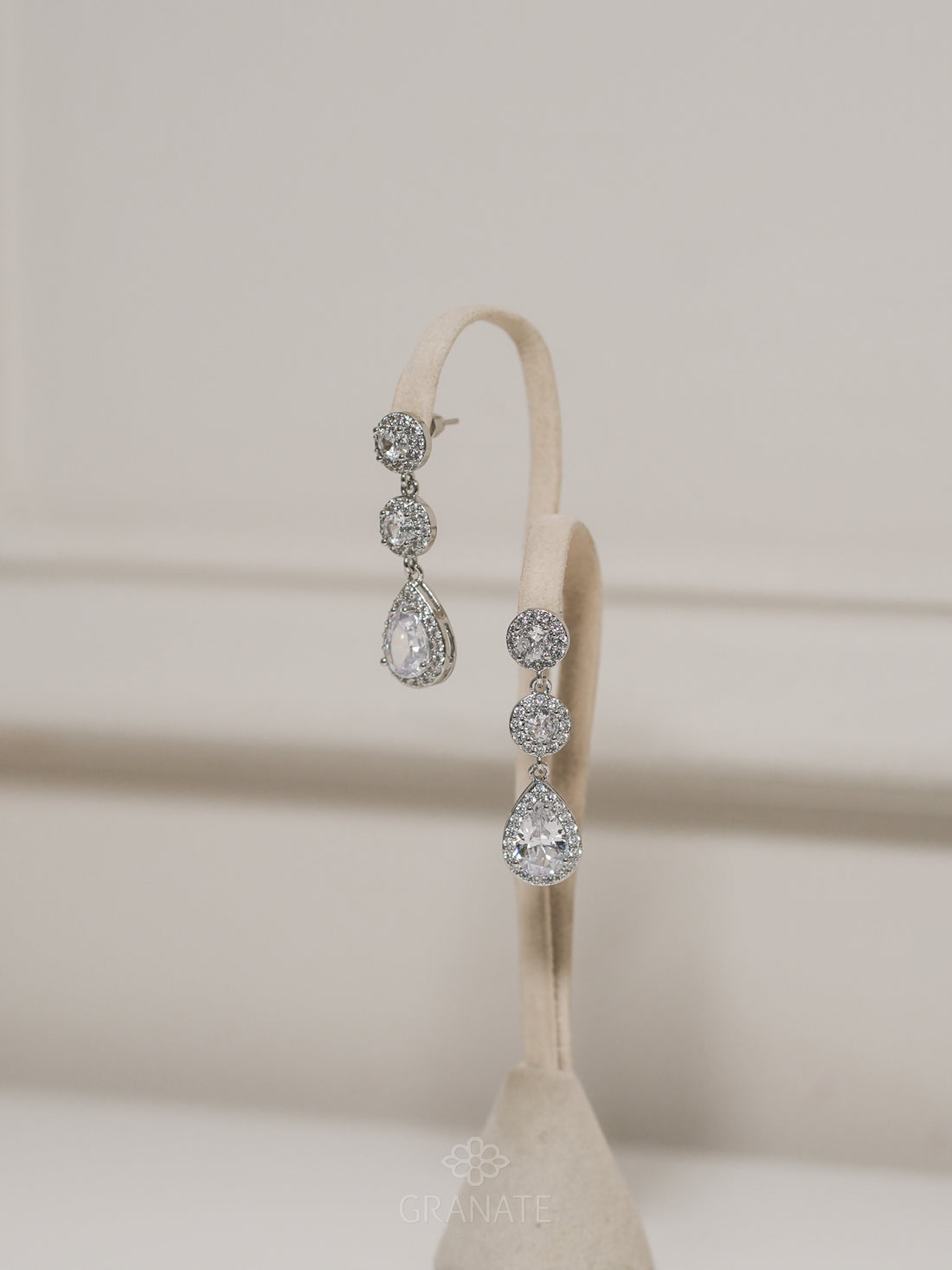Aretes Solitarios y Gota Halo