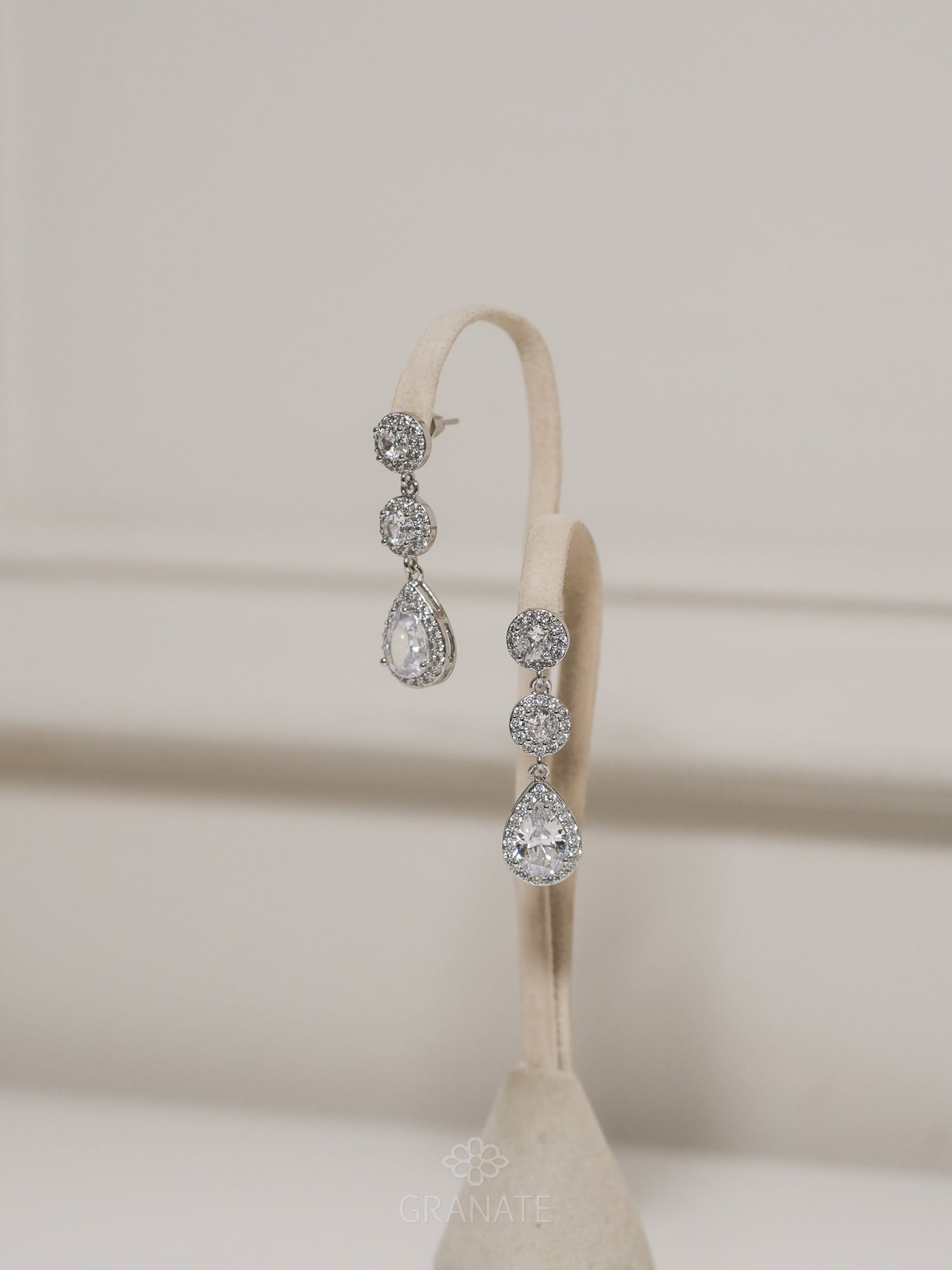 Aretes Solitarios y Gota Halo