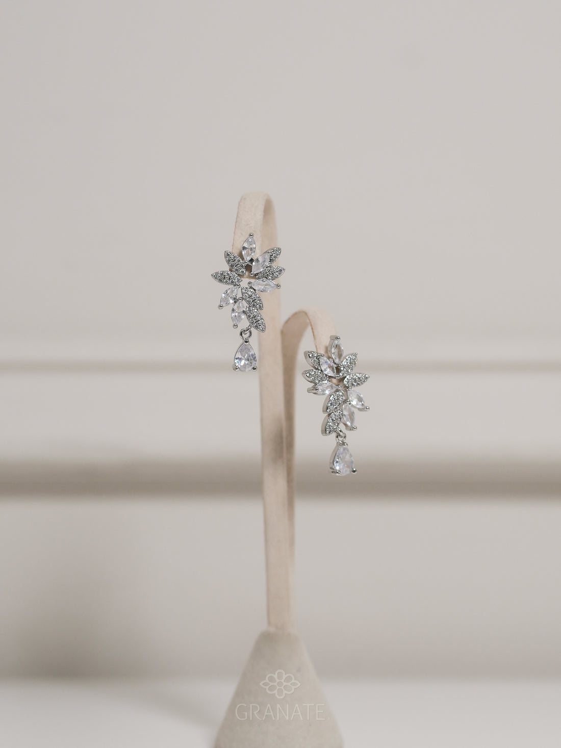 Aretes Hojas Pavé y Gota