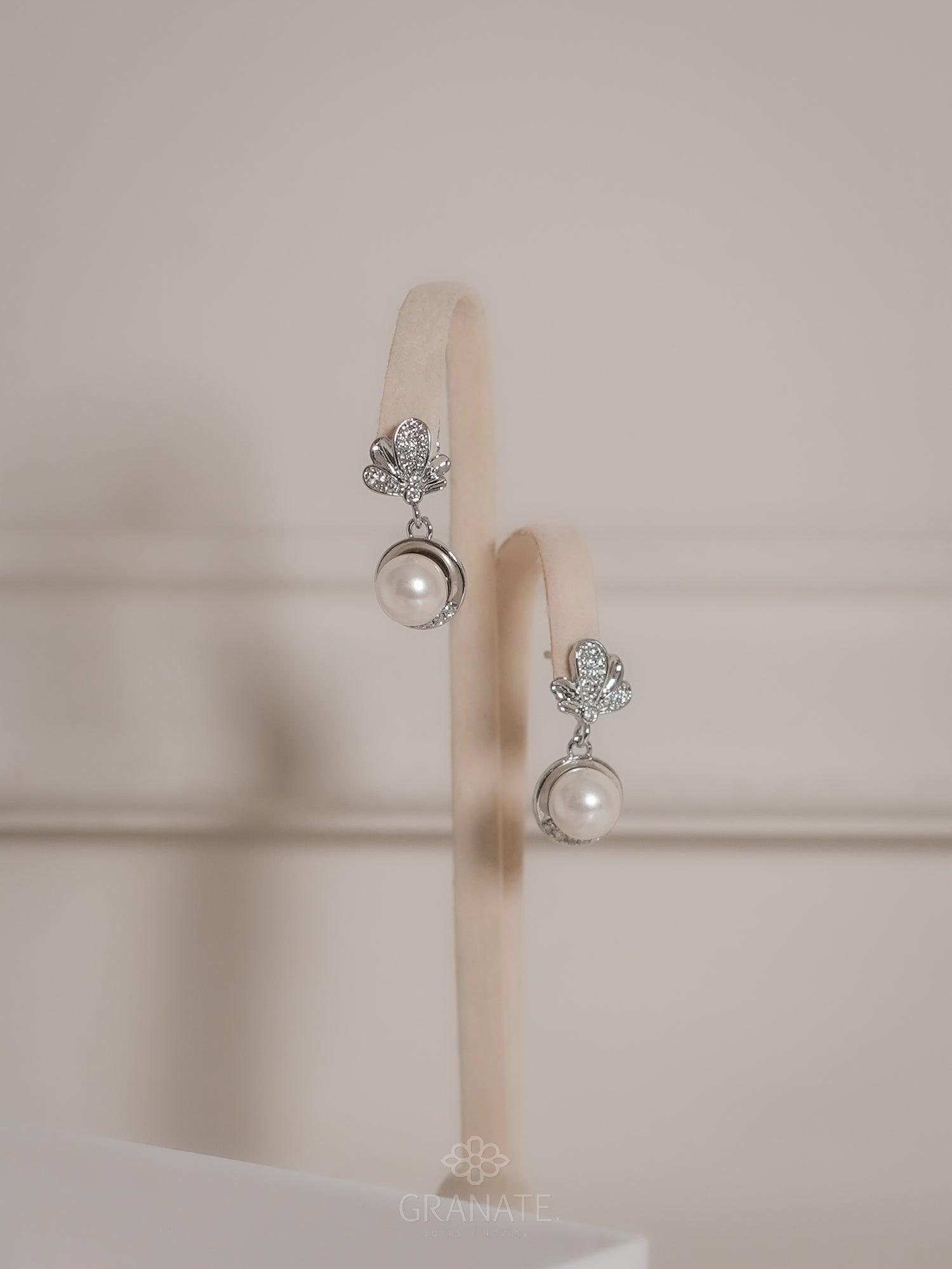 Aretes Hojitas y Perla