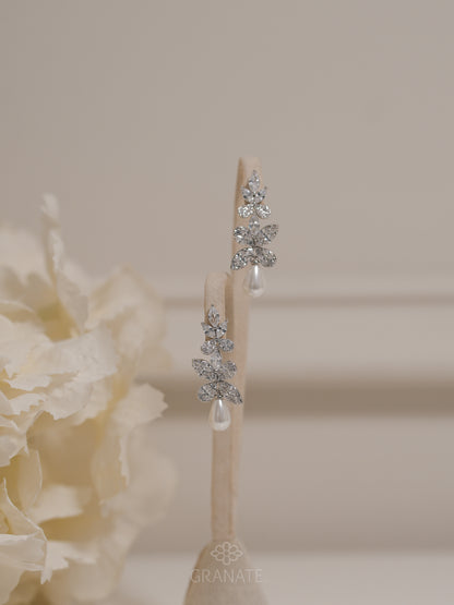 Aretes Hojas con Perla Gota