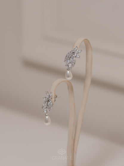 Aretes Hojas Descendiendo y Perla