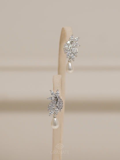Aretes Hojas Descendiendo y Perla