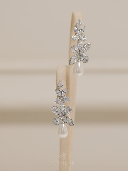 Aretes Hojas con Perla Gota