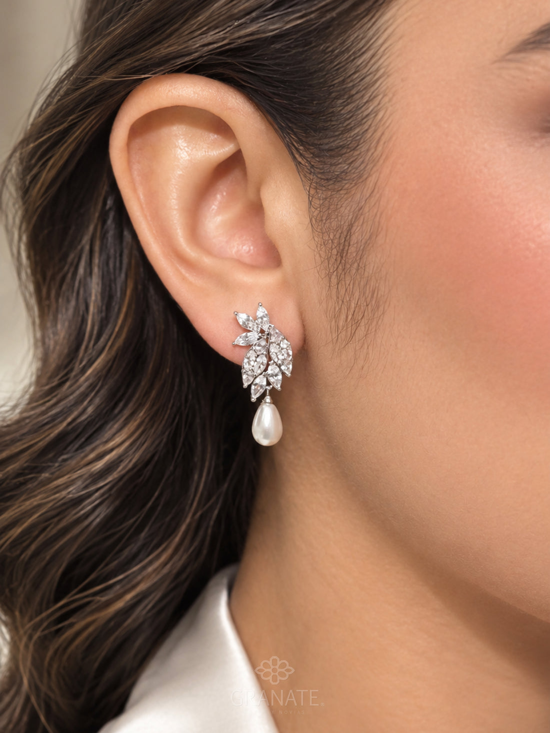 Aretes Hojas Descendiendo y Perla