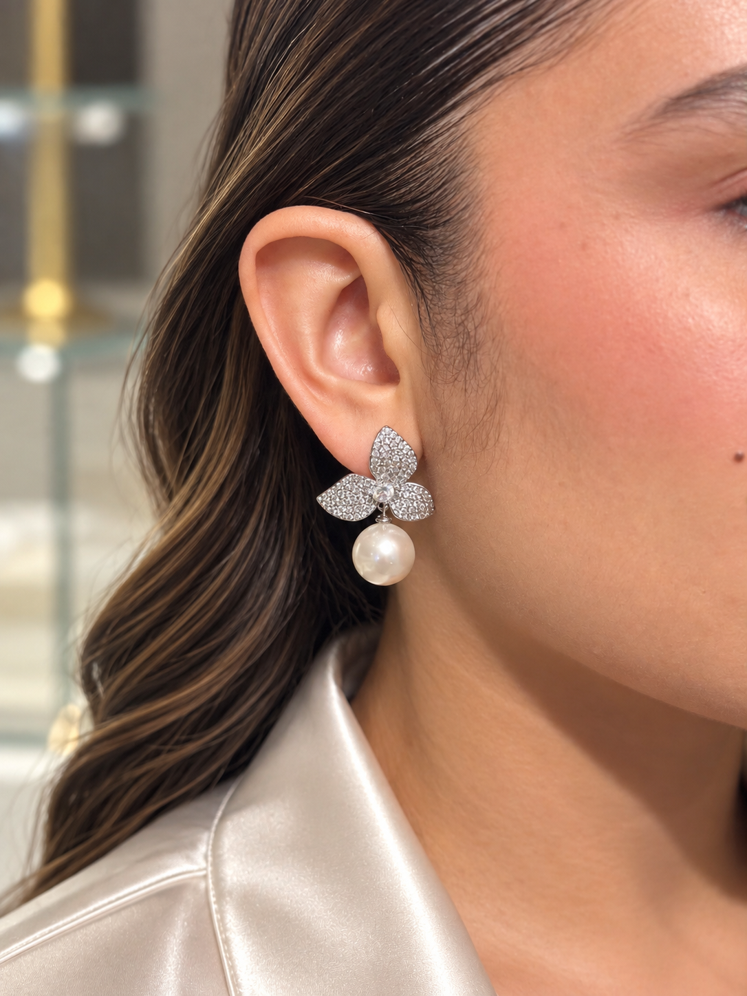 Aretes Flor 3 Pétalos Perla