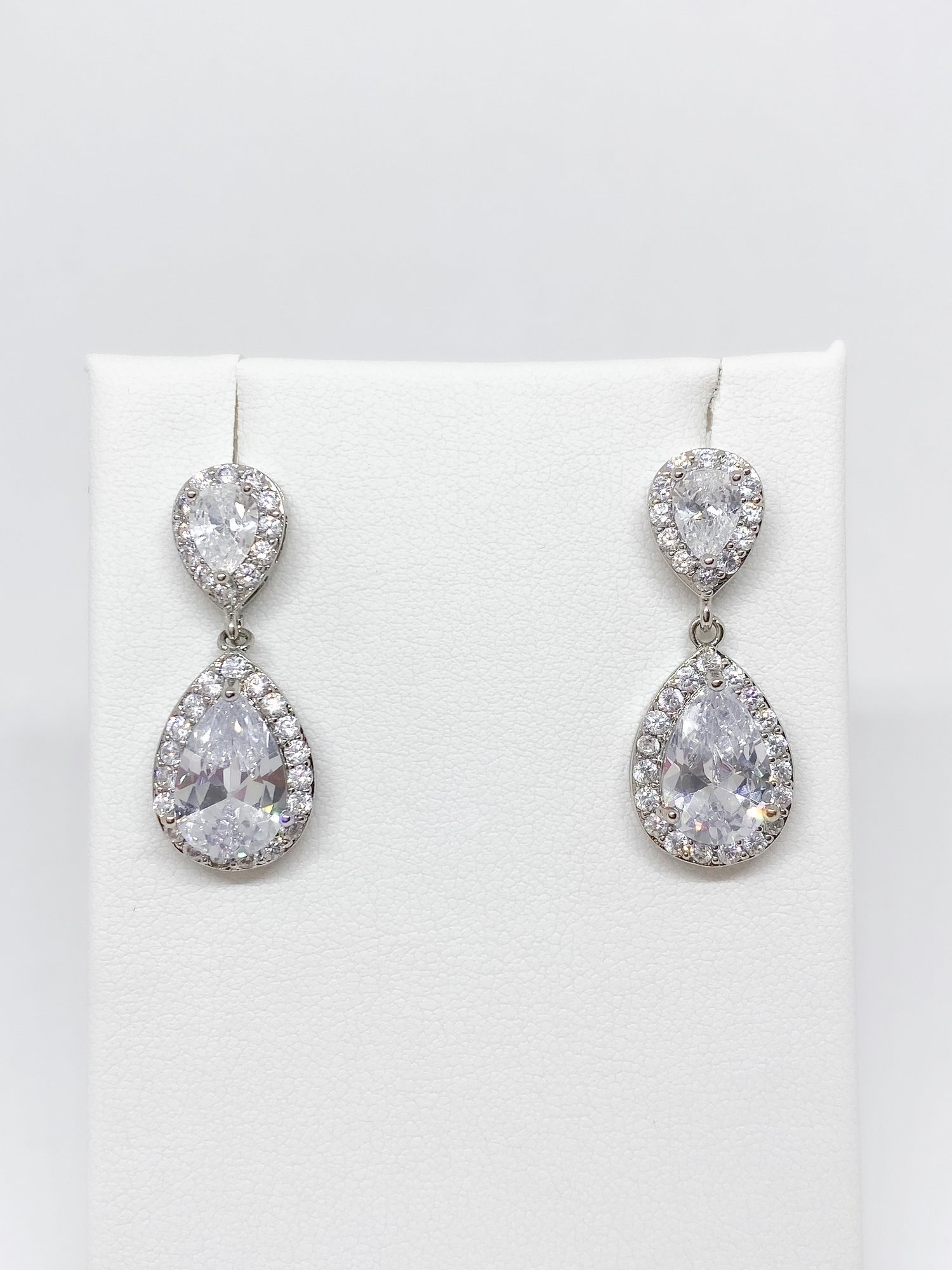 Aretes Gotas Contorno Zirconia - Plateado