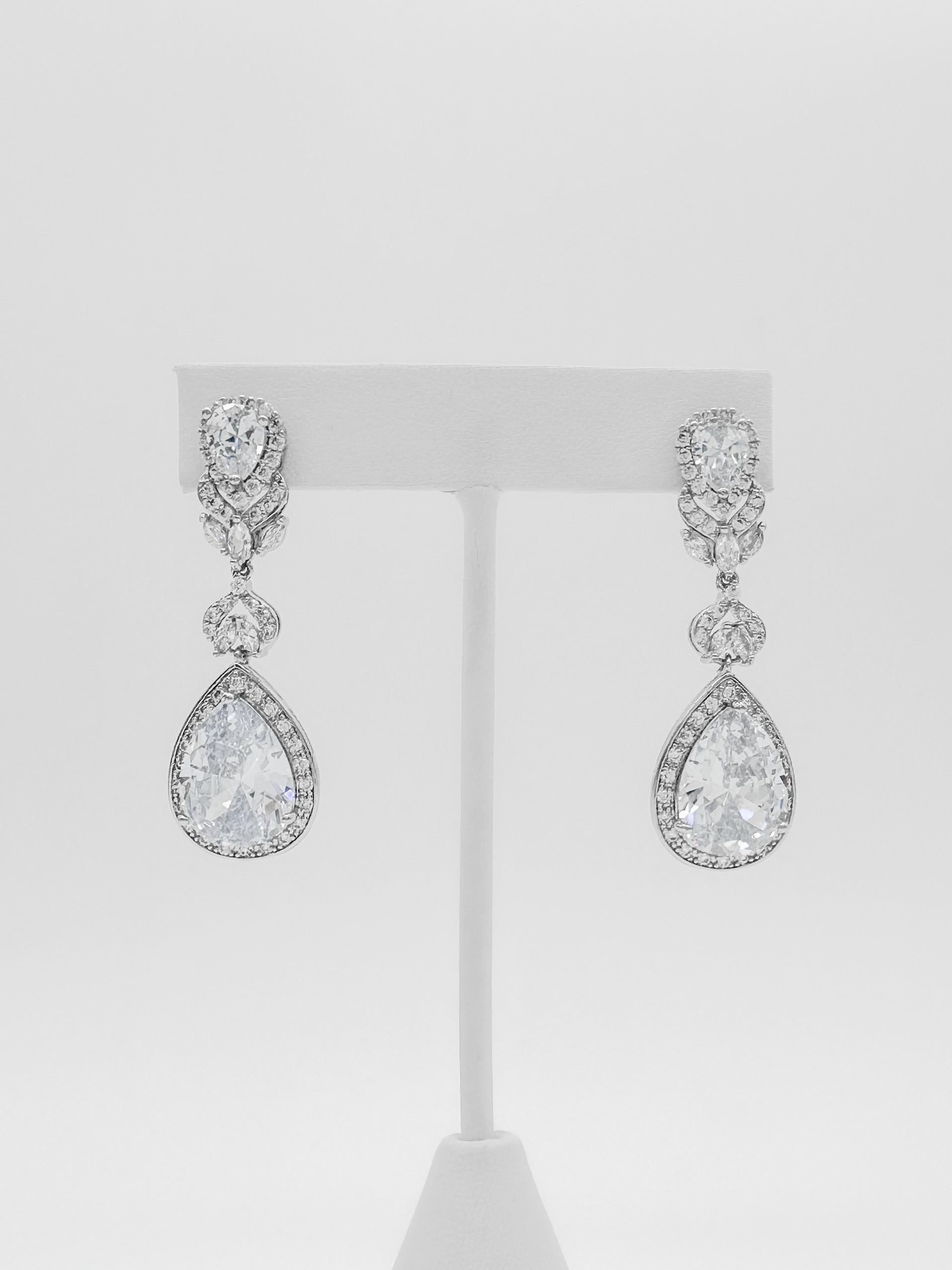 Aretes Largos Gota Plateado